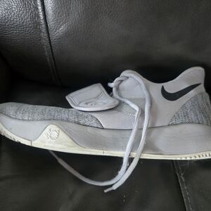 Nike Men’s Light Gray and Black Training Sneaker